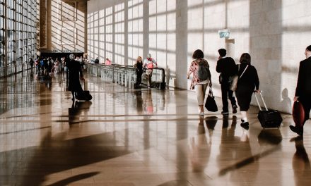 How to avoid travelling scams